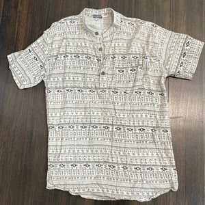 Men’s graphic tee, half button down. Great condition